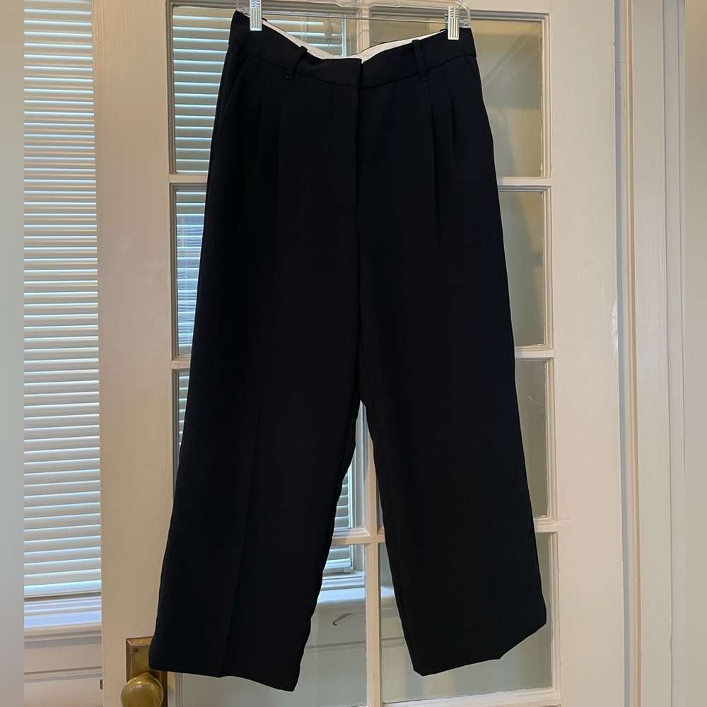 Aritzia Wilfred Free Effortless Pants cropped black dress pants size 10